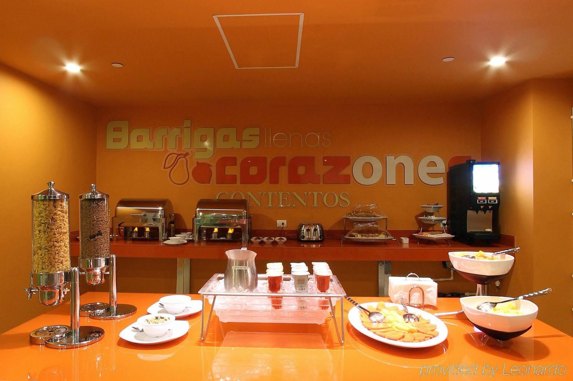 One Puerto Vallarta Aeropuerto Restauracja zdjęcie
